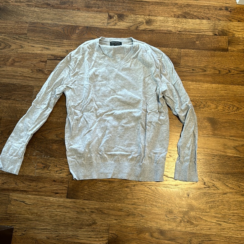 Men's V neck sweater